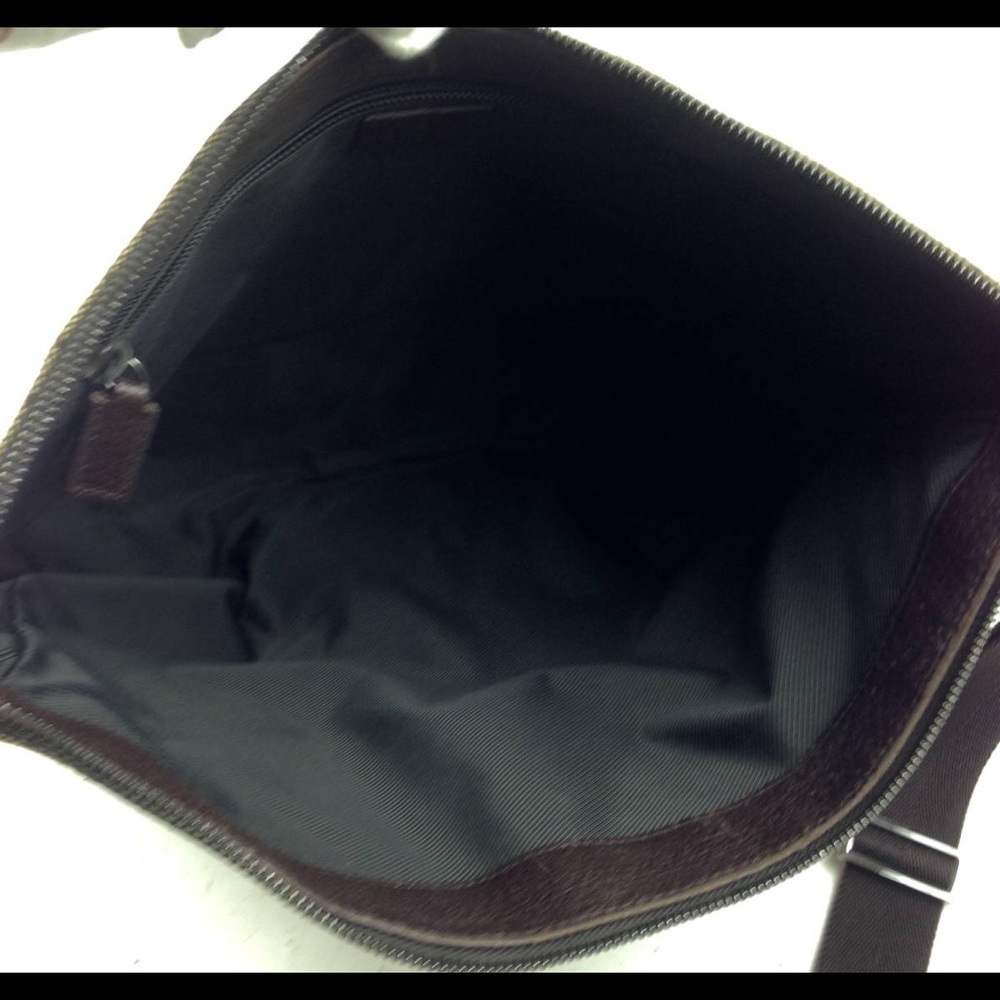 Authentic Gucci GG Monogram canvas Crossbody - Picture 3 of 8